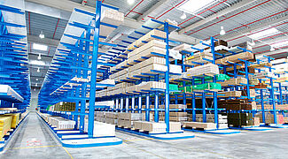 [Translate "Switzerland (DE)"] Kragarmregale im Holzhandel